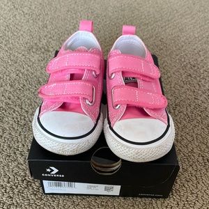 Toddler girls converse shoes size 6